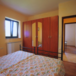 Twin bedroom - upper apartment